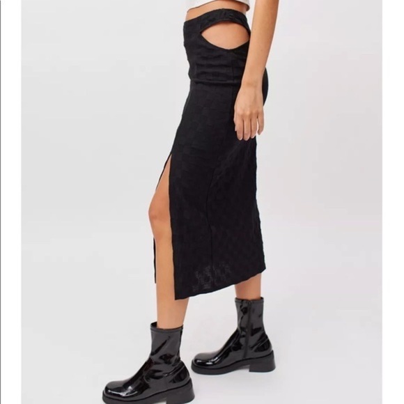 Urban Outfitters Delia V-Strap Knit Midi Skirt Black Size Medium - Picture 3 of 10